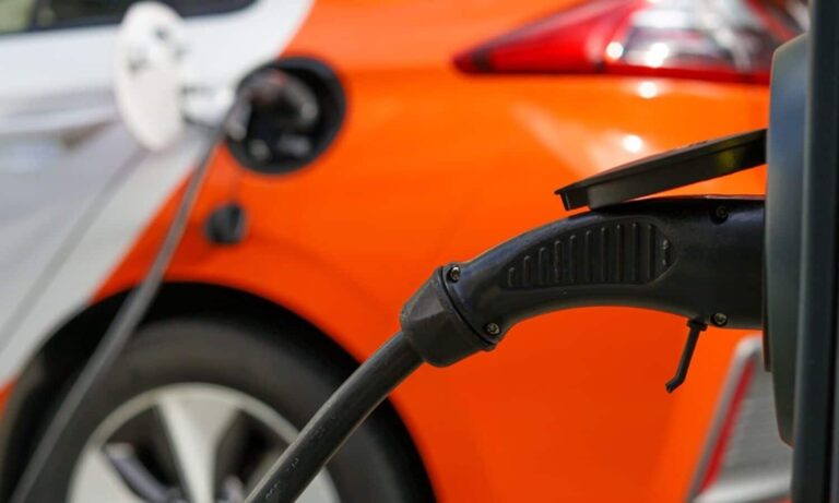 ¿Y si terminara el MOVES…? Se hunden las ventas de eléctricos en EE. UU. tras eliminar subsidios #CoquimboConectado